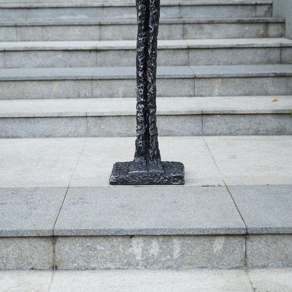 Modern Abstract Figure Sculpture Minimalist Artwork - Image 3